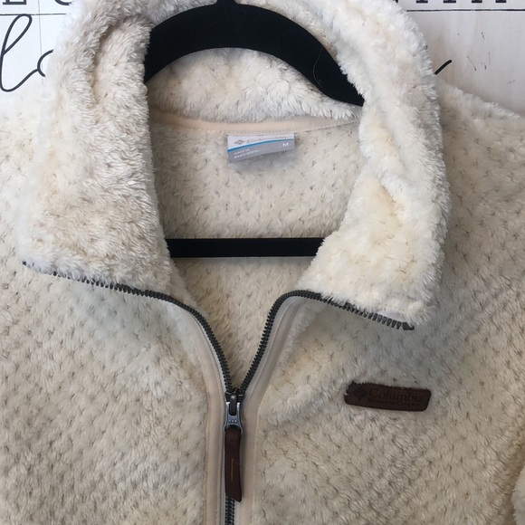 Like new Columbia cream three quarter zip up with pockets - Picture 3 of 6